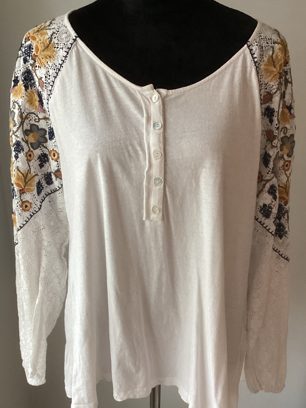 Sundance White Henley top with embroidered lace sleeves